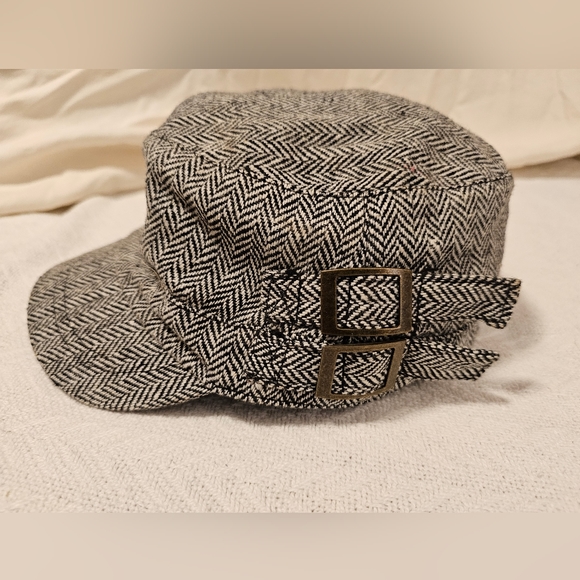 Fun Black & White Cap - Picture 1 of 3